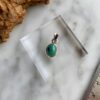dainty mini emerald sterling silver pendant - délicat mini pendentif d'emeraude en argent sterling