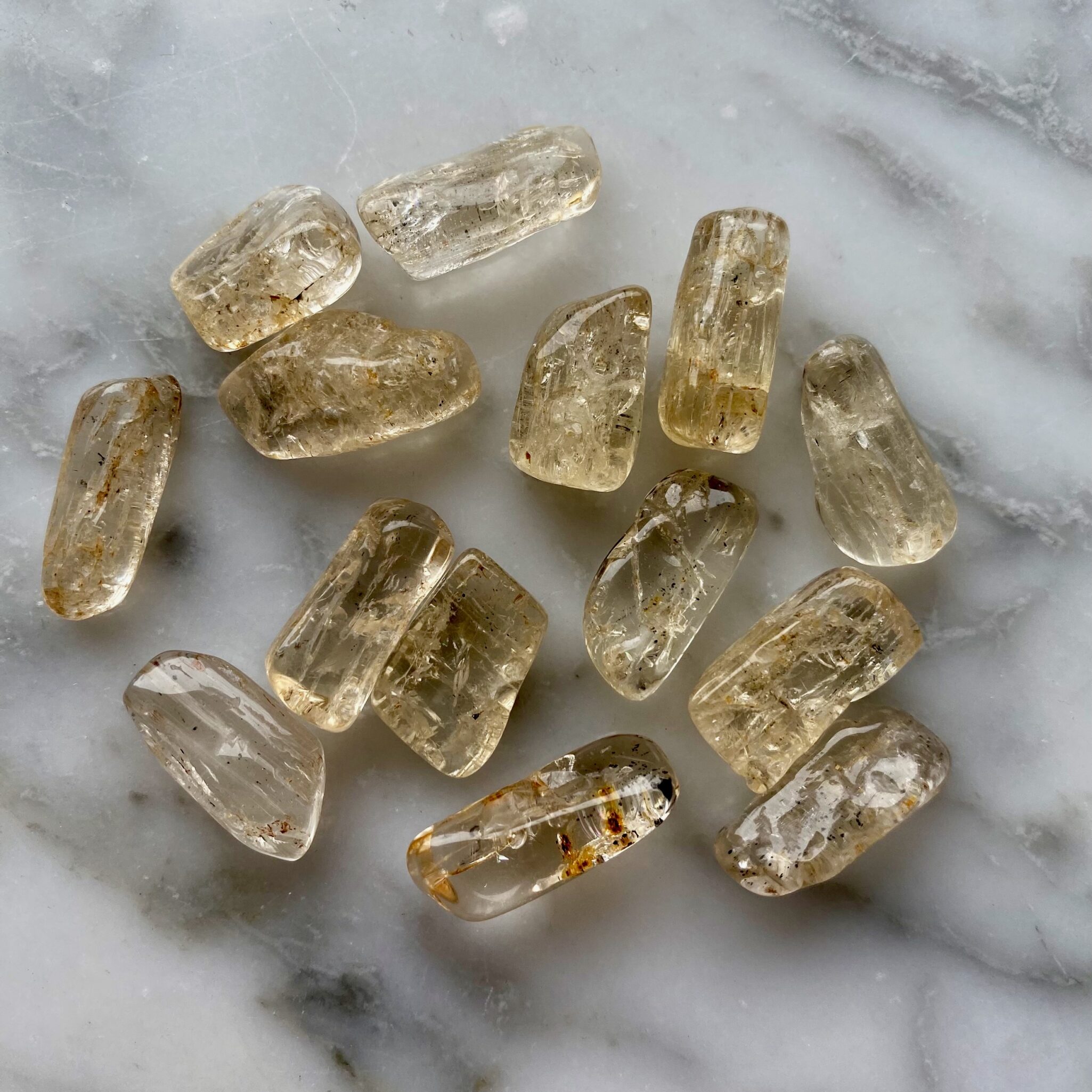 golden scapolite tumbled pocket stone - scapolite dorée roulée pierre de poche
