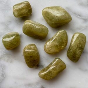 heliodor tumbled pocket stone - héliodore roulé pierre de poche