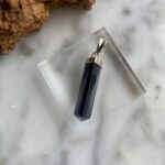 polished point black tourmaline pendant in sterling silver - pendentif de points polite de tourmaline noire en argent sterling