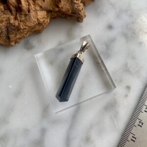 polished point black tourmaline pendant in sterling silver - pendentif de points polite de tourmaline noire en argent sterling