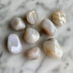 white lace agate tumbled pocket stone - agate dentelle blanche roulée pierre de poche