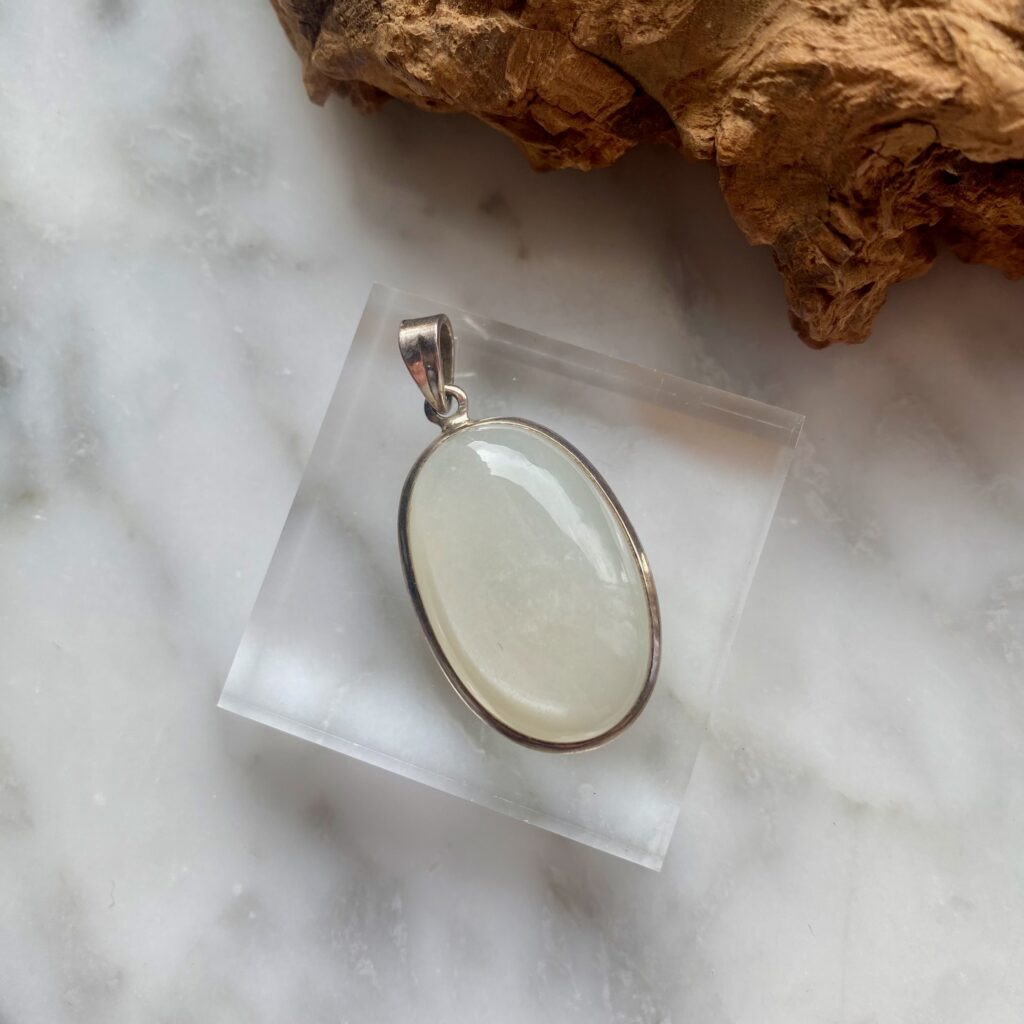 white moonstone sterling silver pendant - pendentif de pierre de lune blanche en argent sterling a