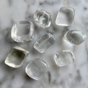 Clear Optical Calcite Tumbled Pocket Stone - Calcite Optique Claire Roulée Pierre de Poche