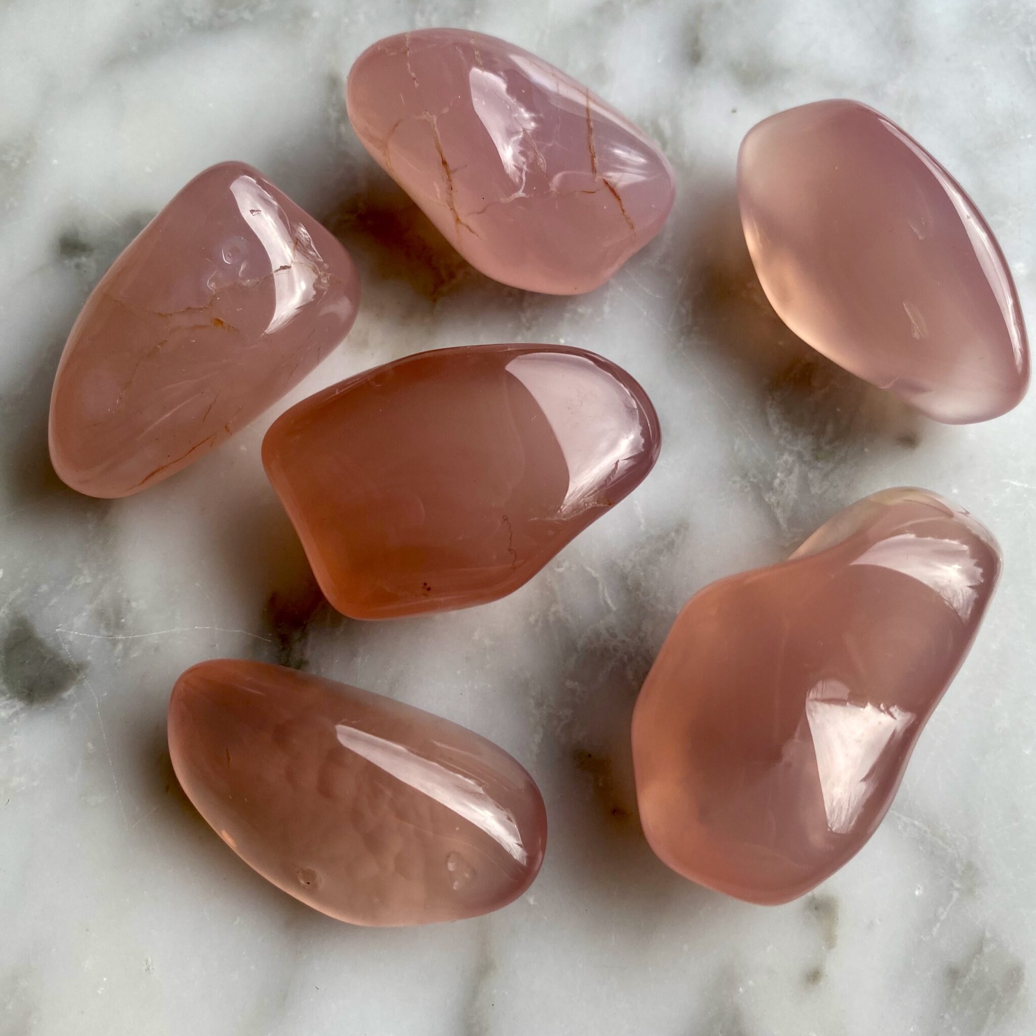 Pink Chalcedony Tumbled Pocket Stone - calcédoine rose roulée pierre de poche