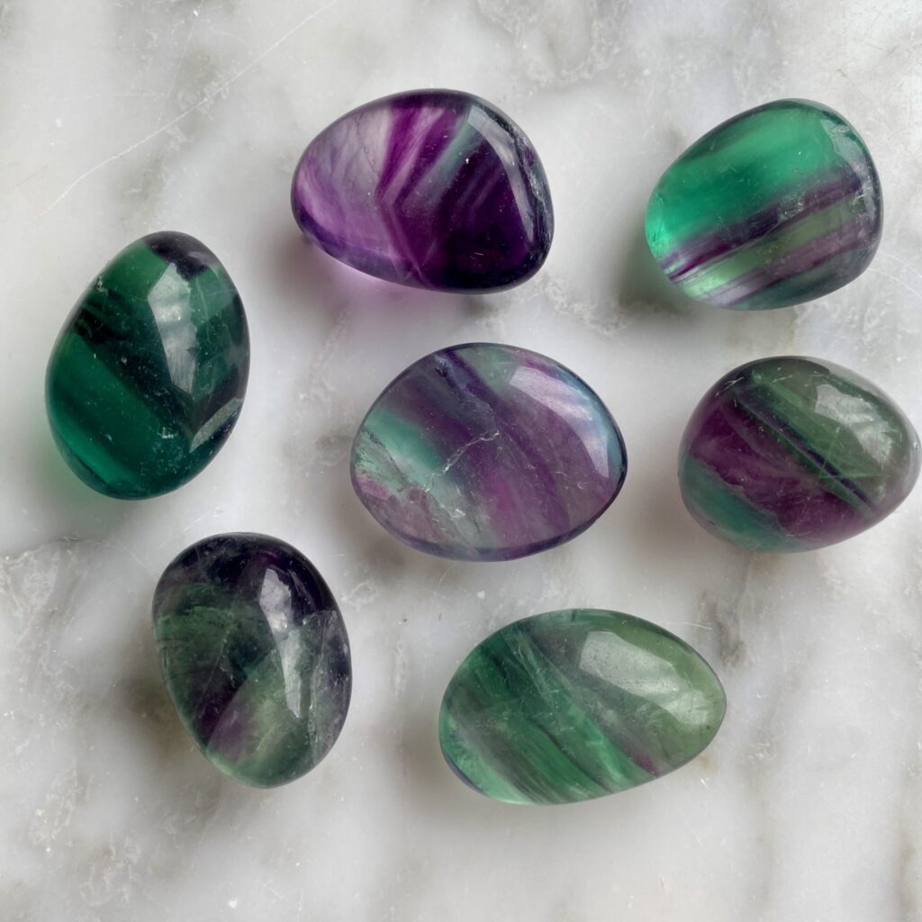 Purple Green Fluorite Tumbled Pocket Stone - fluorite mauve et verte roulée pierre de poche