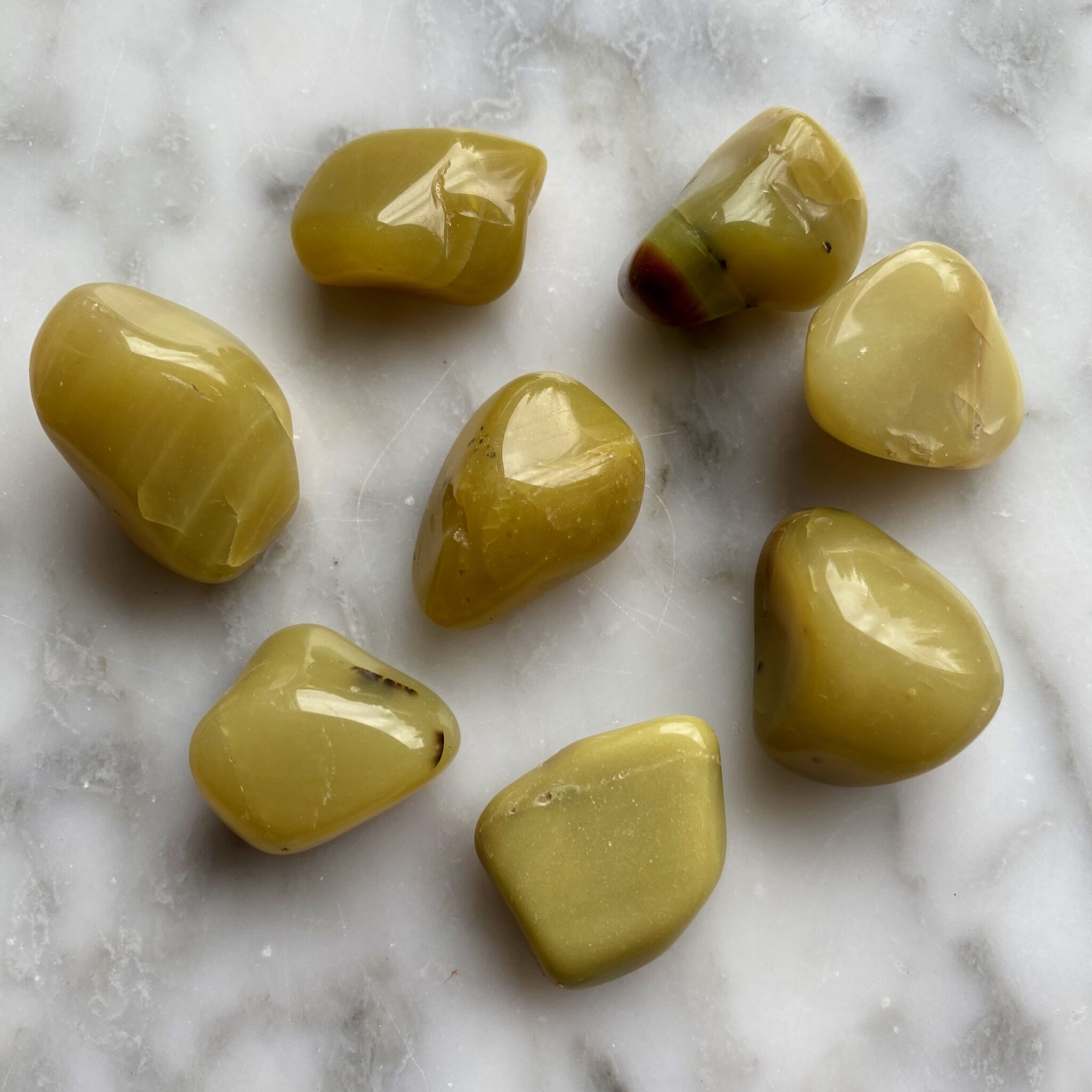 Yellow Opal Tumbled Pocket Stone - opale jaune roulée pierre de poche