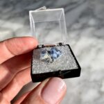 benitoite crystal from san benito california - cristal de benitoite de gem mine san benito