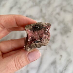 rhodochrosite on matrix from Huancavelica - Rhodochrosite sur matrice de Huancavelica