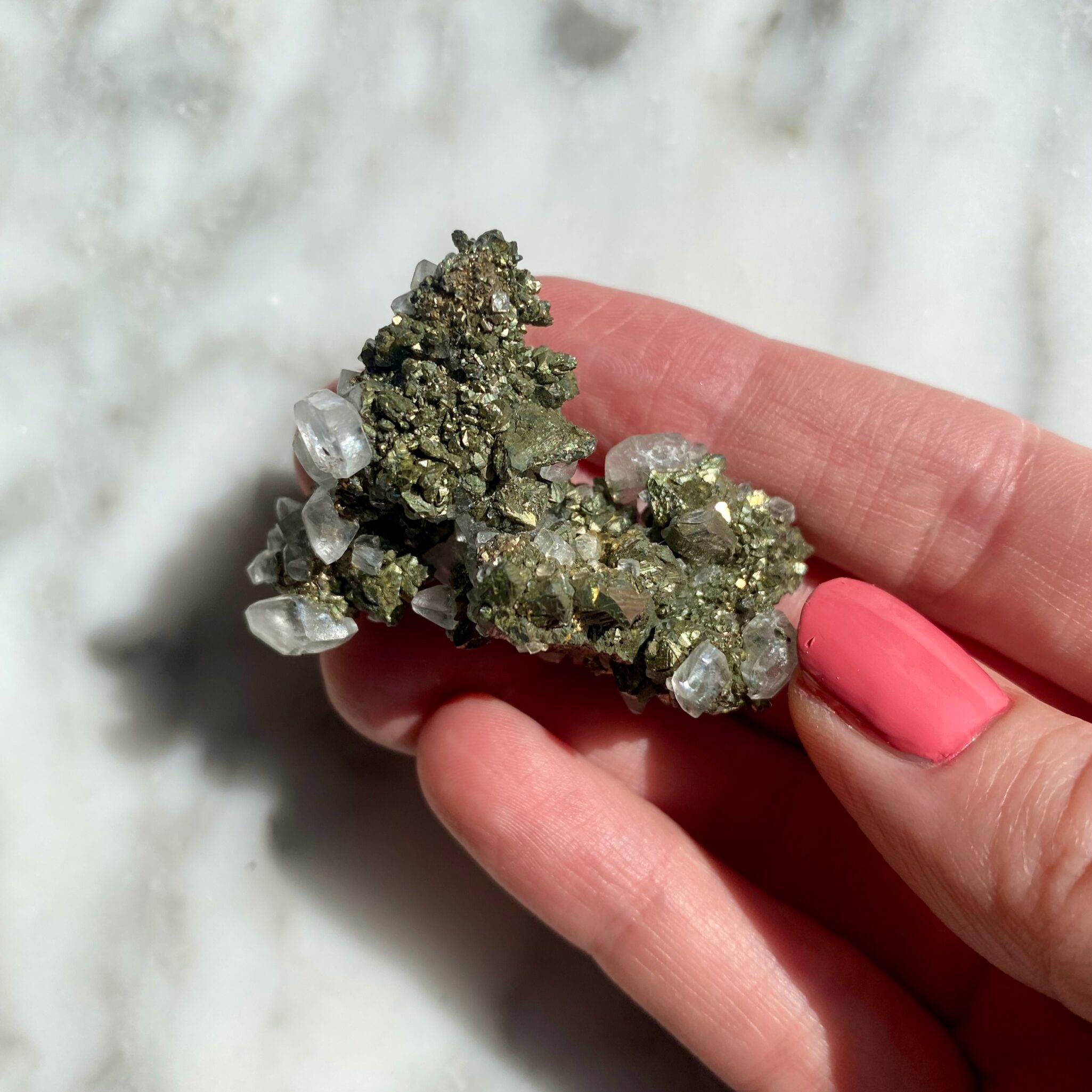 Marcassite and Calcite from Linwood Mine, Buffalo, Scott Co., Iowa, USA - Marcassite et Calcite de la mine Linwood