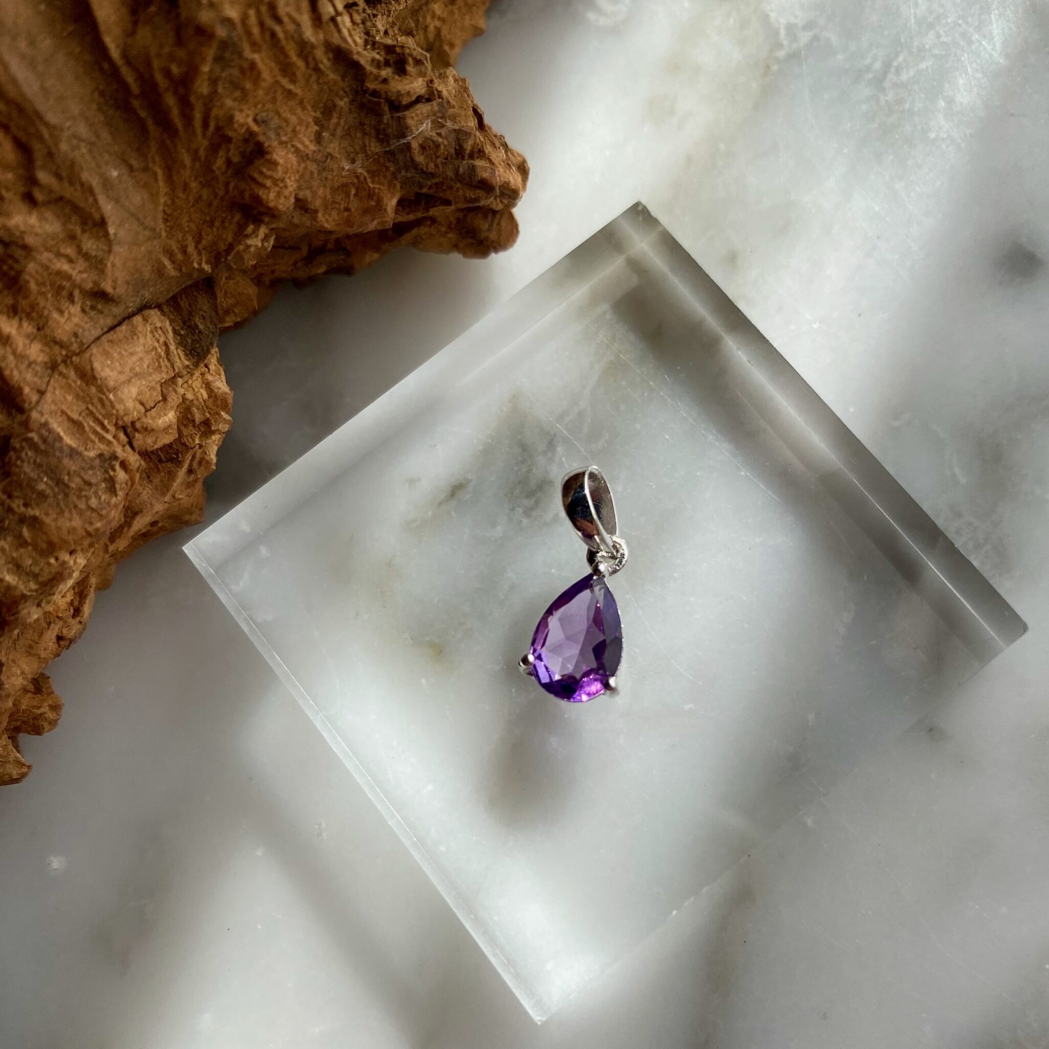 Facetted Drop Shape Amethyst Sterling Silver Pendant - Pendentif Goutte Facettée Améthyste en Argent Sterling