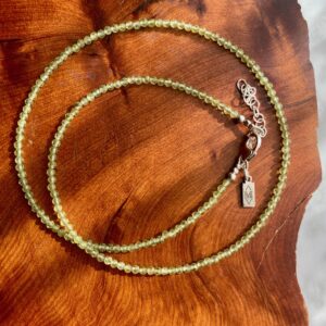facetted peridot gemstone necklace - collier de peridot facetté