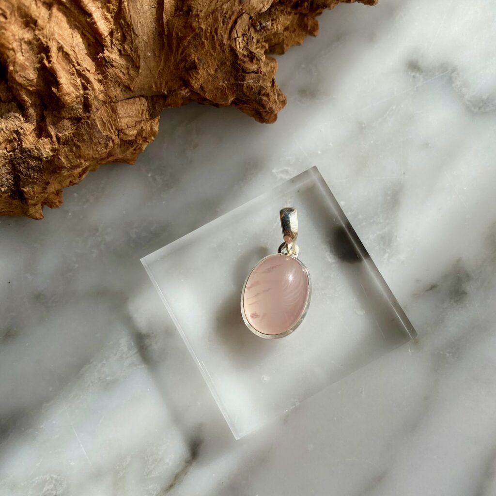 Rose Quartz Sterling Silver Pendant - pendentif de quartz rose en argent sterling