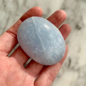 celestite palmstone - pierre de paume de celestine