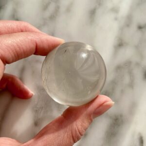 clear quartz sphere - sphère de quartz clair
