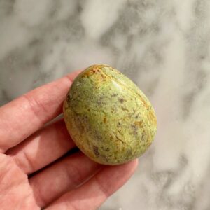 green opal palmstone - pierre de paume d'opale verte