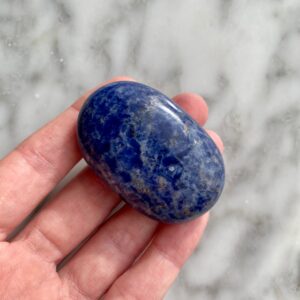 sodalite palmstone - pierre de paume de sodalite