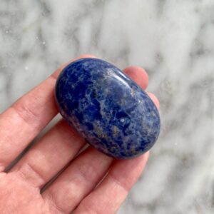 sodalite palmstone - pierre de paume de sodalite