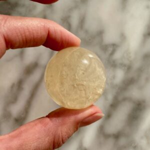 sphère de calcite optique jaune - yellow optical calcite sphere