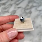 Anatase crystal on quartz from Hardangervidda - cristal d'anatase sur quartz d'Hardangervidda