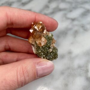 hessonite garnet and diopside from Jeffrey Mine - grenats hessonite et diopside de la mine Jeffrey