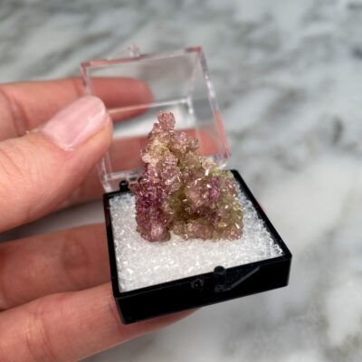 mangano vesuvianite cluster from Jeffrey Mine - mangano vésuvianite de la mine Jeffrey