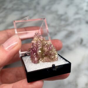 mangano vesuvianite cluster from Jeffrey Mine - mangano vésuvianite de la mine Jeffrey