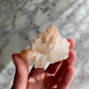 stilbite crystals on microcristalline stalactic quartz from india