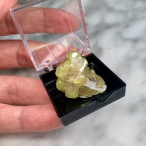 vesuvianite from jeffrey mine - vésuvianite de la mine jeffrey