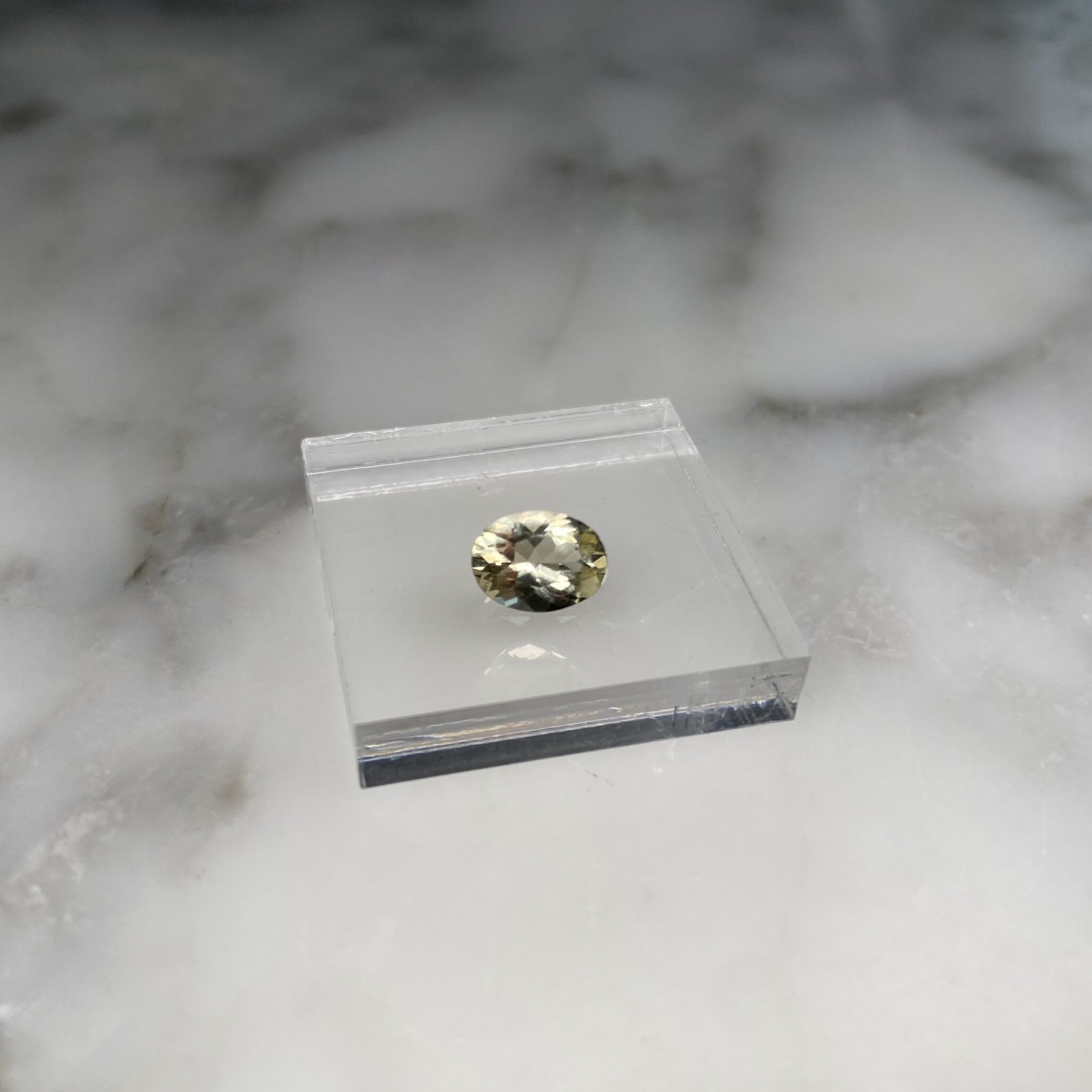 Heliodor from Maryall M, Connecticut, USA (Oval, 0.95 ct) 1a