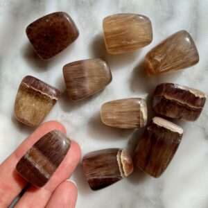 golden fluorite tumbled pocket stone - fluorite dorée roulée pierre de poche