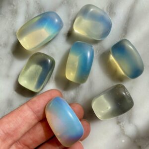 opalite tumbled pocket stone - opalite roulée pierre de poche