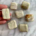 Green Onyx Tumbled Pocket Stone - onyx vert roulé pierre de poche