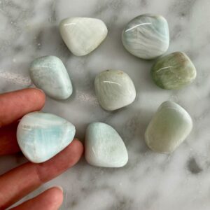 hemimorphite tumbled pocket stone - hemimorphite roulée pierre de poche