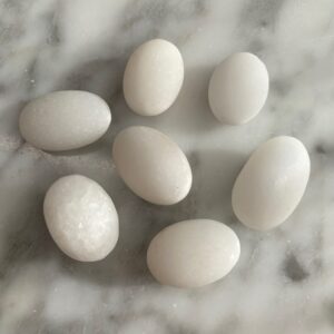 jade blanc roulé pierre de poche - white jade tumbled pocket stone