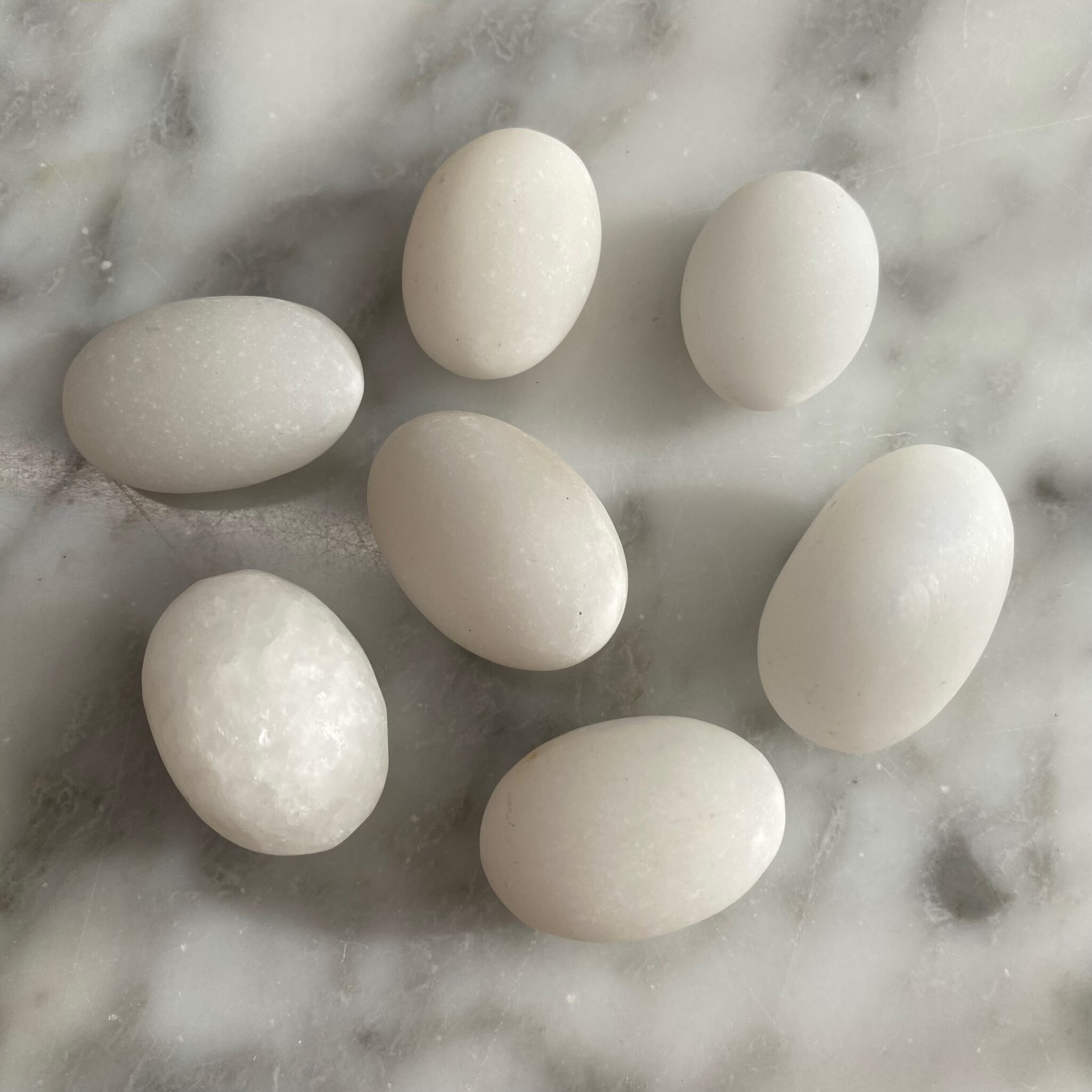 white jade tumbled pocket stone - jade blanc roulé pierre de poche