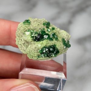chromian grossular garnets from jeffrey mine