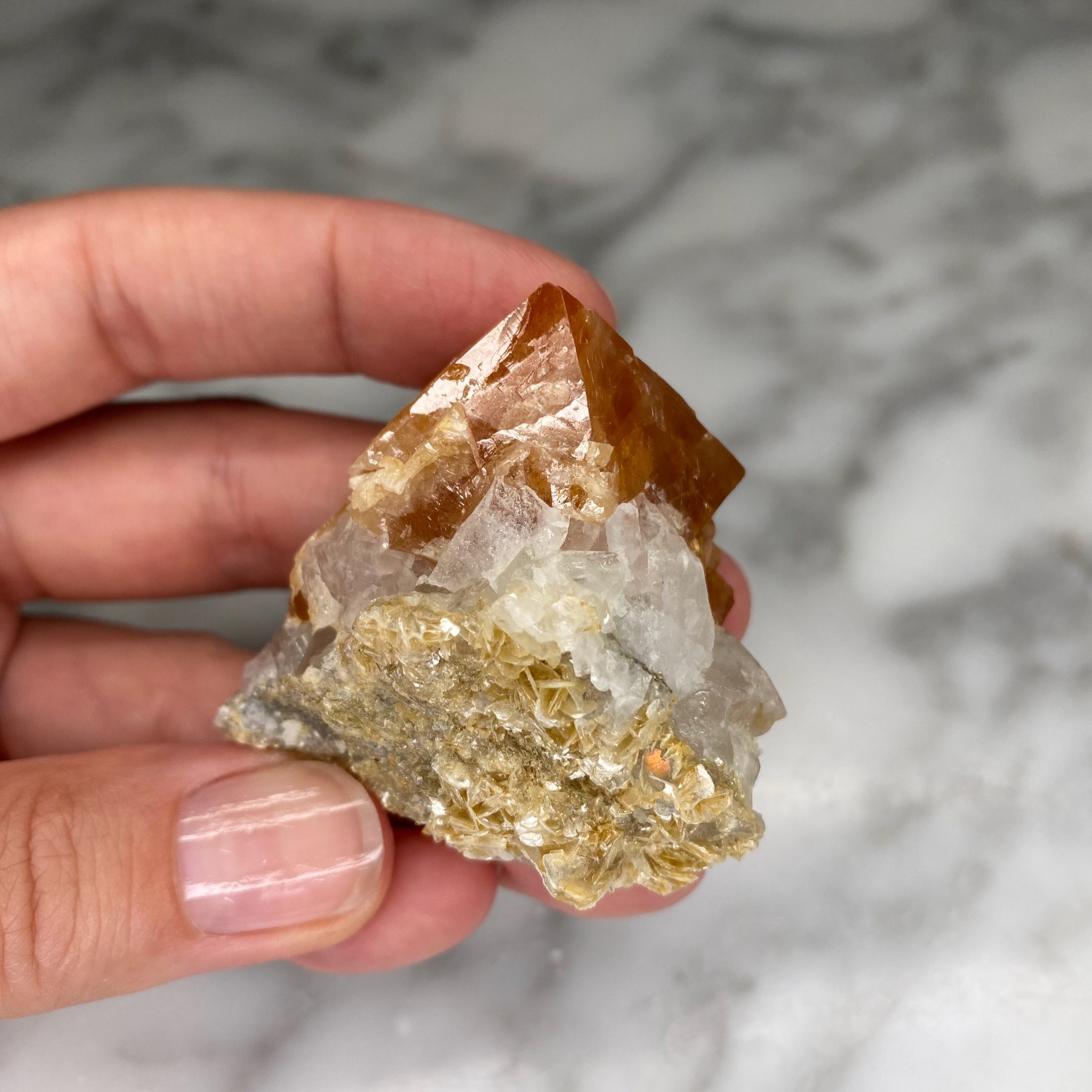 scheelite muscovite aquamarine from pingwu 1a