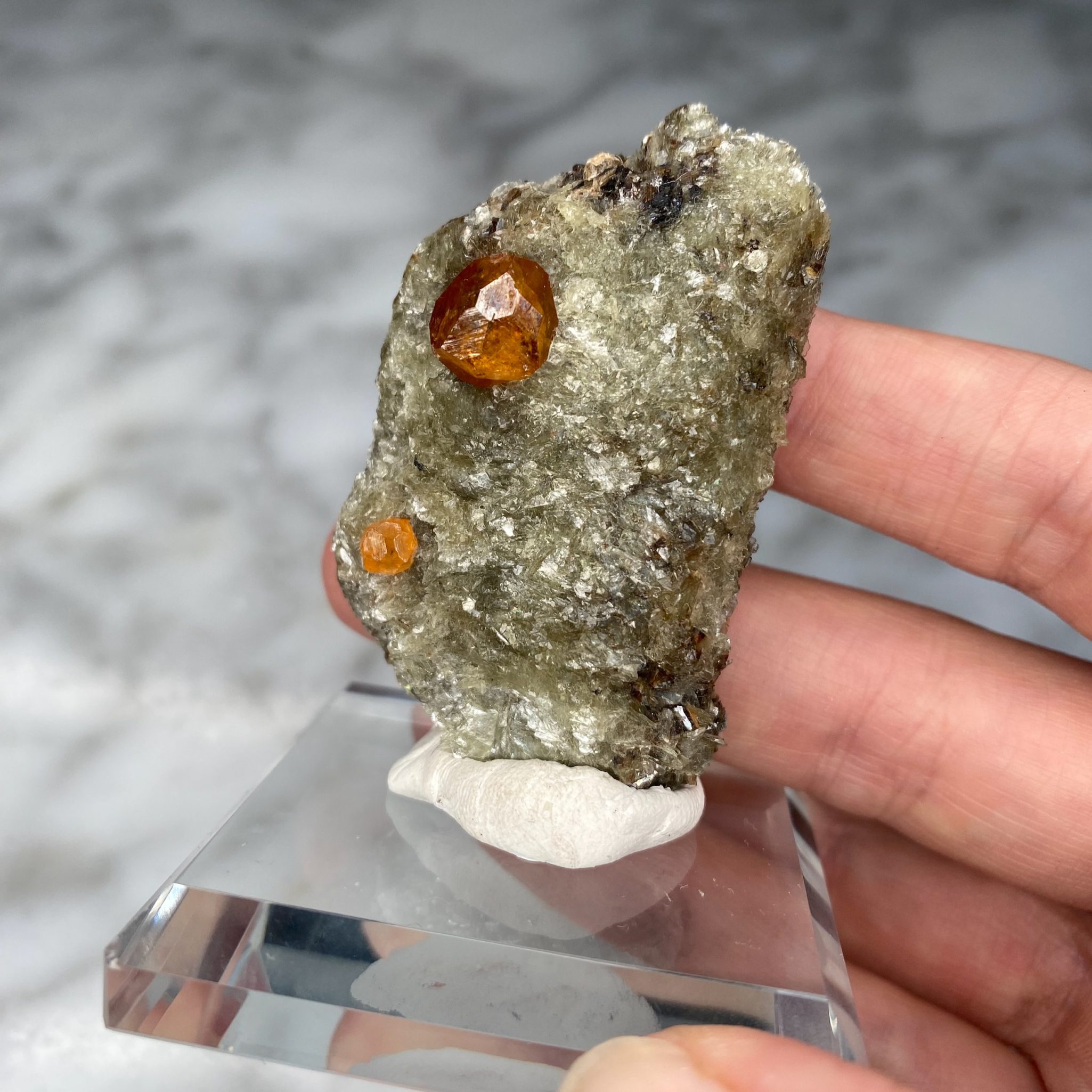 Grenat var. spessartine et fuschite de Sangulungulu, Tanzanie – Image 6